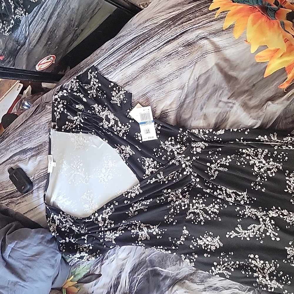 Dress - Picture 2 of 5